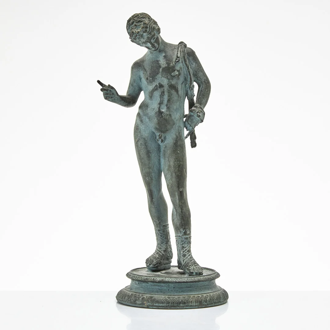 SKULPTUR, brons, "Narcissus", sannolikt Grand-Tour souvenir, 1900-tal. — Sculptures & Bronzes — Stockholms Auktionsverk Magasin 5