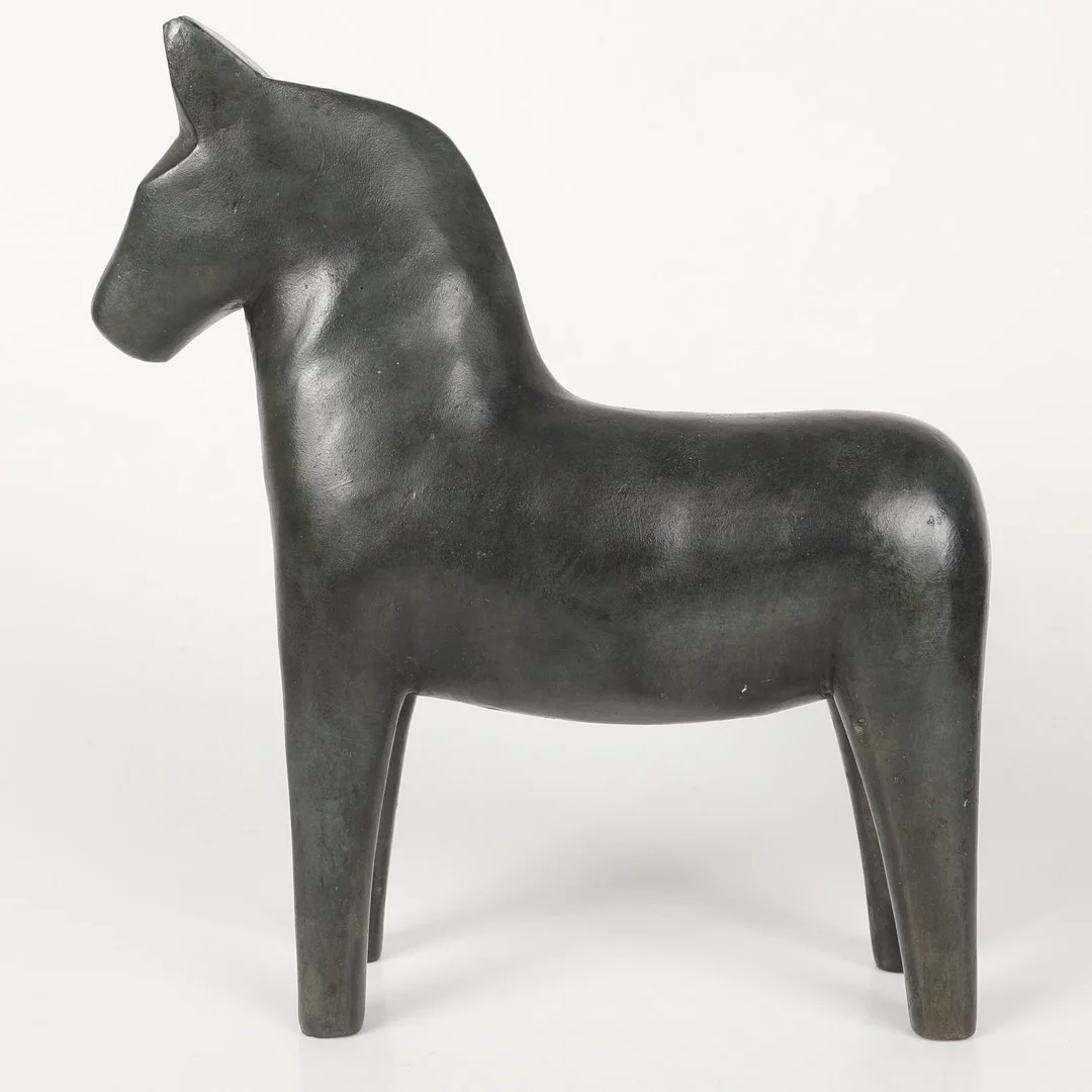 Skulptur, "Viking", grönpatinerad brons, gjuten stämpel och signatur. — Sculptures & Bronzes — Helsingborgs Auktionskammare