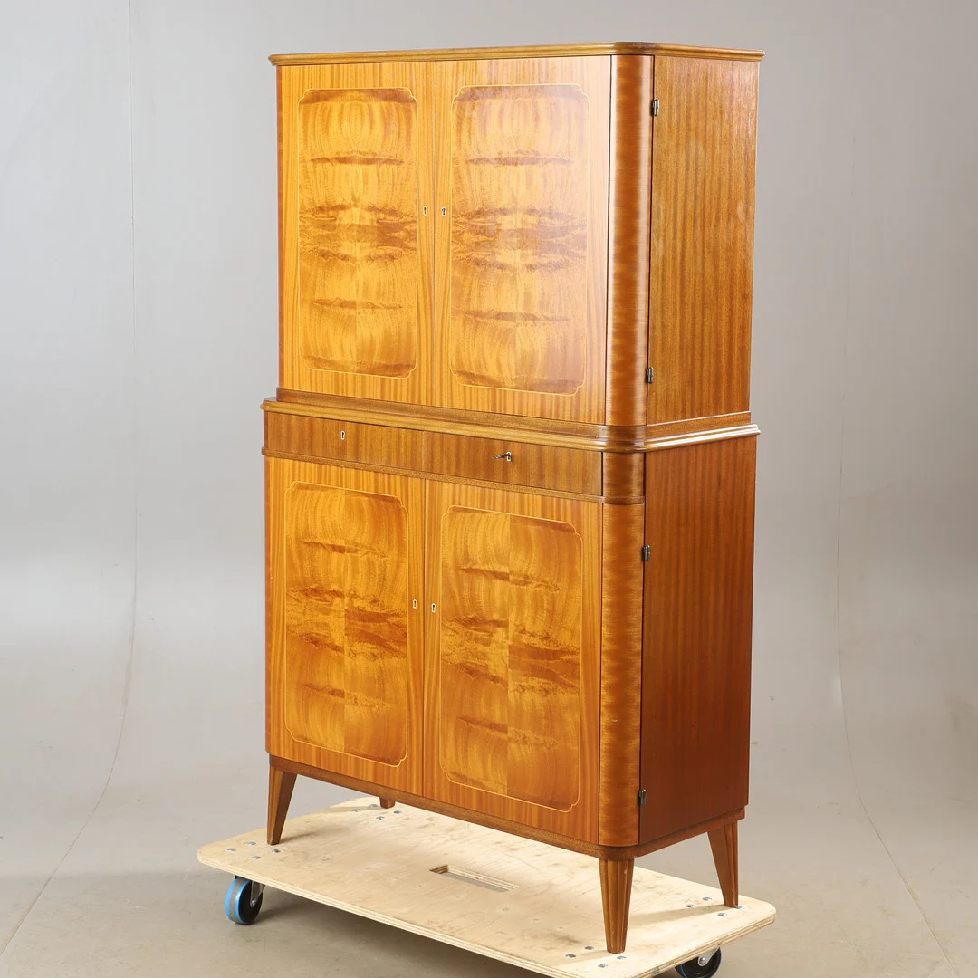 SKÅP, mahogny, Swedish modern, 1940-tal. — Cupboards, Cabinets & Shelves — Helsingborgs Auktionskammare