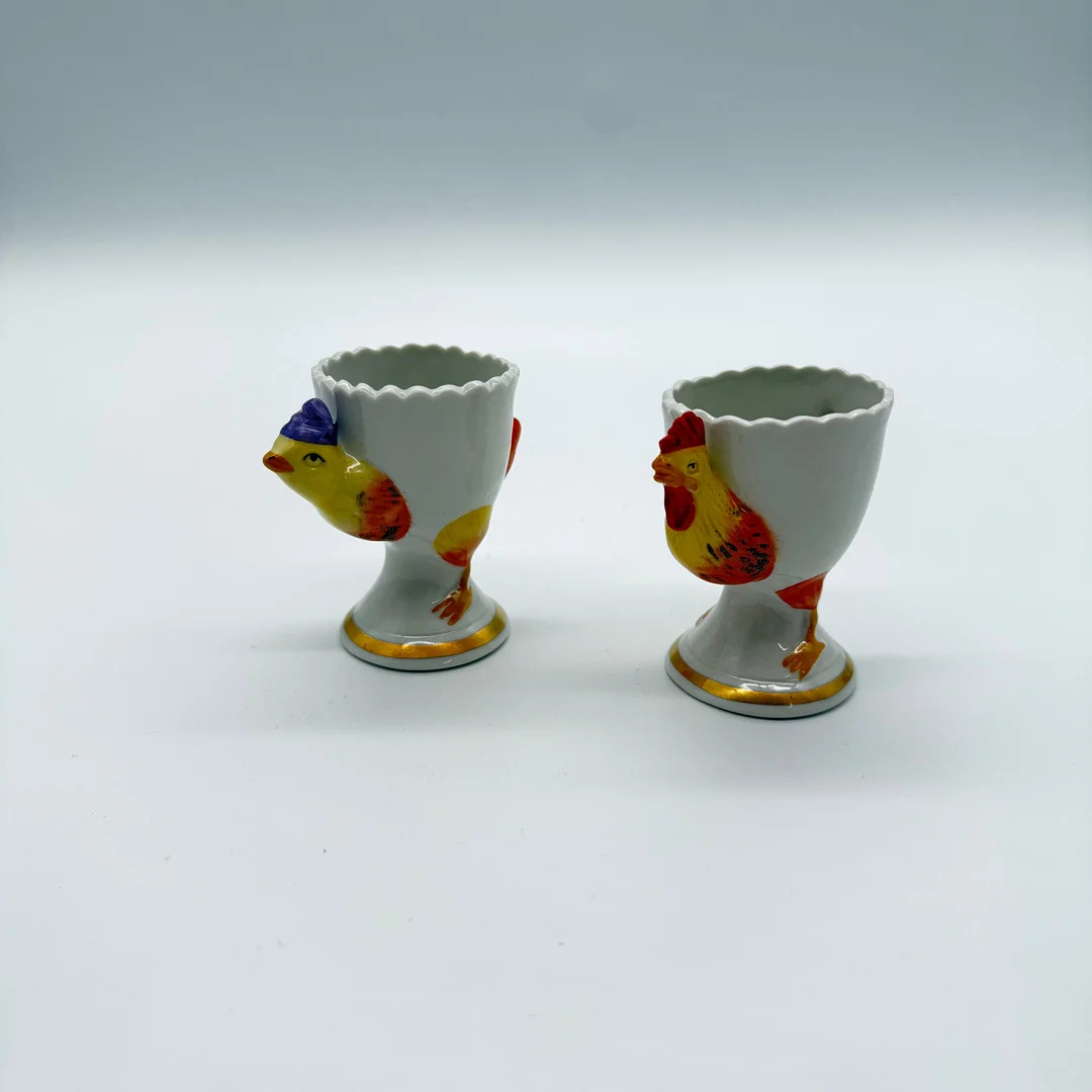 2 X KPM EIERBECHER HÜHNERMOTIV 1930ER. — European — Kunst- und Auktionshaus Kleinhenz