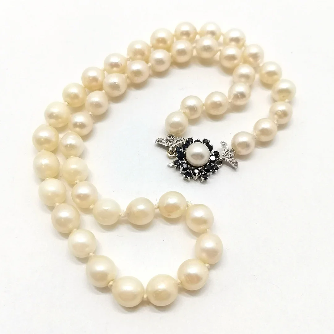 STRAND OF PEARLS W/ 18CT WHITE GOLD CLASP. — Necklace — Acreman St Auctioneers & Valuers