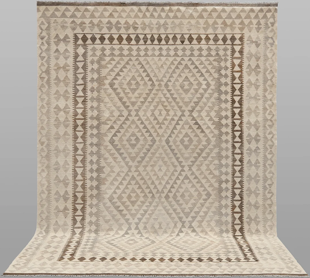 MATTA. Kelim naturfärgad, 297 x 200 cm. — Oriental Carpets & Textiles — Södermanlands Auktionsverk