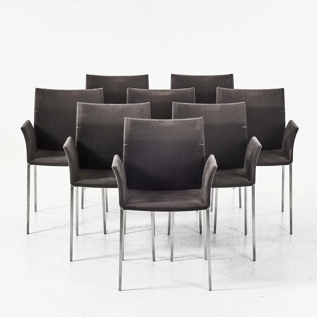 ROBERTO BARBIERI. "Lea", karmstolar, 8 st., Zanotta, Italien, stomme i aluminium, klädsel i grå textil. — Armchairs & Chairs — Stockholms Auktionsverk Magasin 5