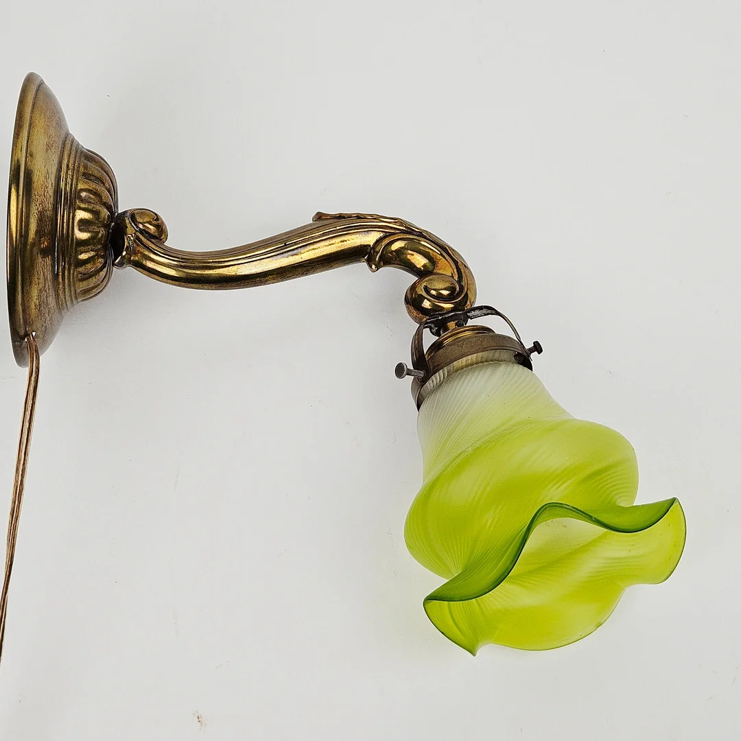 VÄGGLAMPA, mässing, 1900-talets första hälft. — Wall Lights — Auktionshuset Thörner & Ek