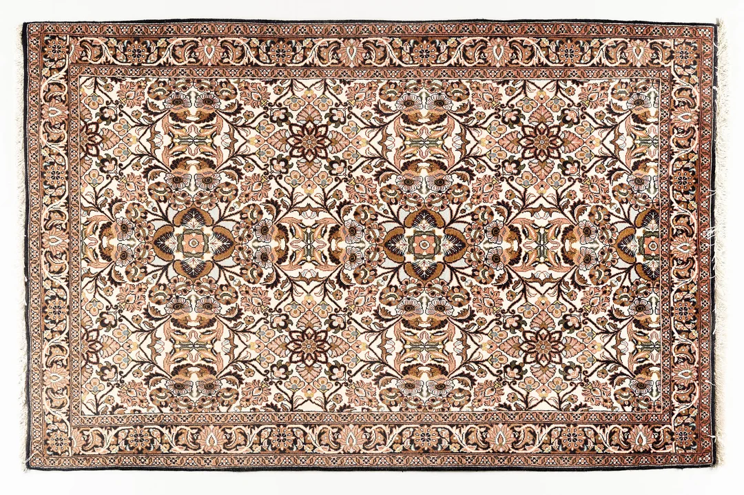 MATTA, Persisk, 1900-tal. (172 × 112 cm). — Persian Carpets & Textiles — Norrlands Auktionsverk