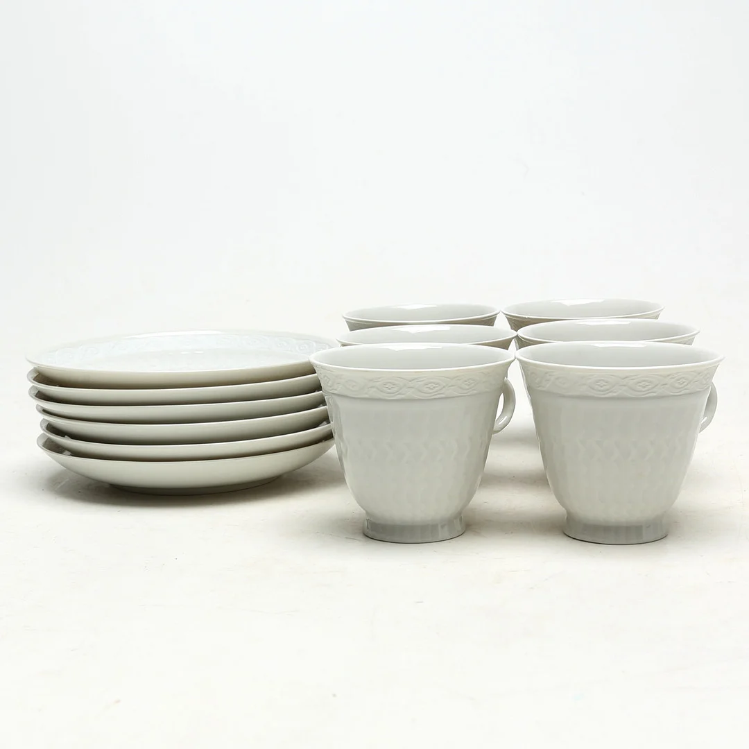 MOCKAKOPPAR, med fat, 6 st, porslin, Kunglig Dansk. — Tableware — Kalmar Auktionsverk