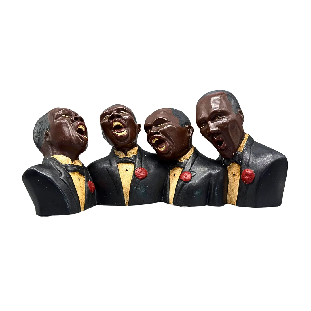 LÄNGLICHE TERRAKOTTA-SKULPTUR MIT EINEM QUARTETT AUS JAZZSÄNGERN. — European — Auktionshaus Stuber's Hammerschlag