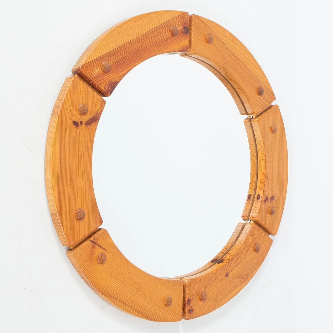 CHRISTIAN LAGERSTRÖM. Spegel, Fröseke, furu, Sverige, 1970/80-tal. — Mirrors — Laholms Auktionskammare
