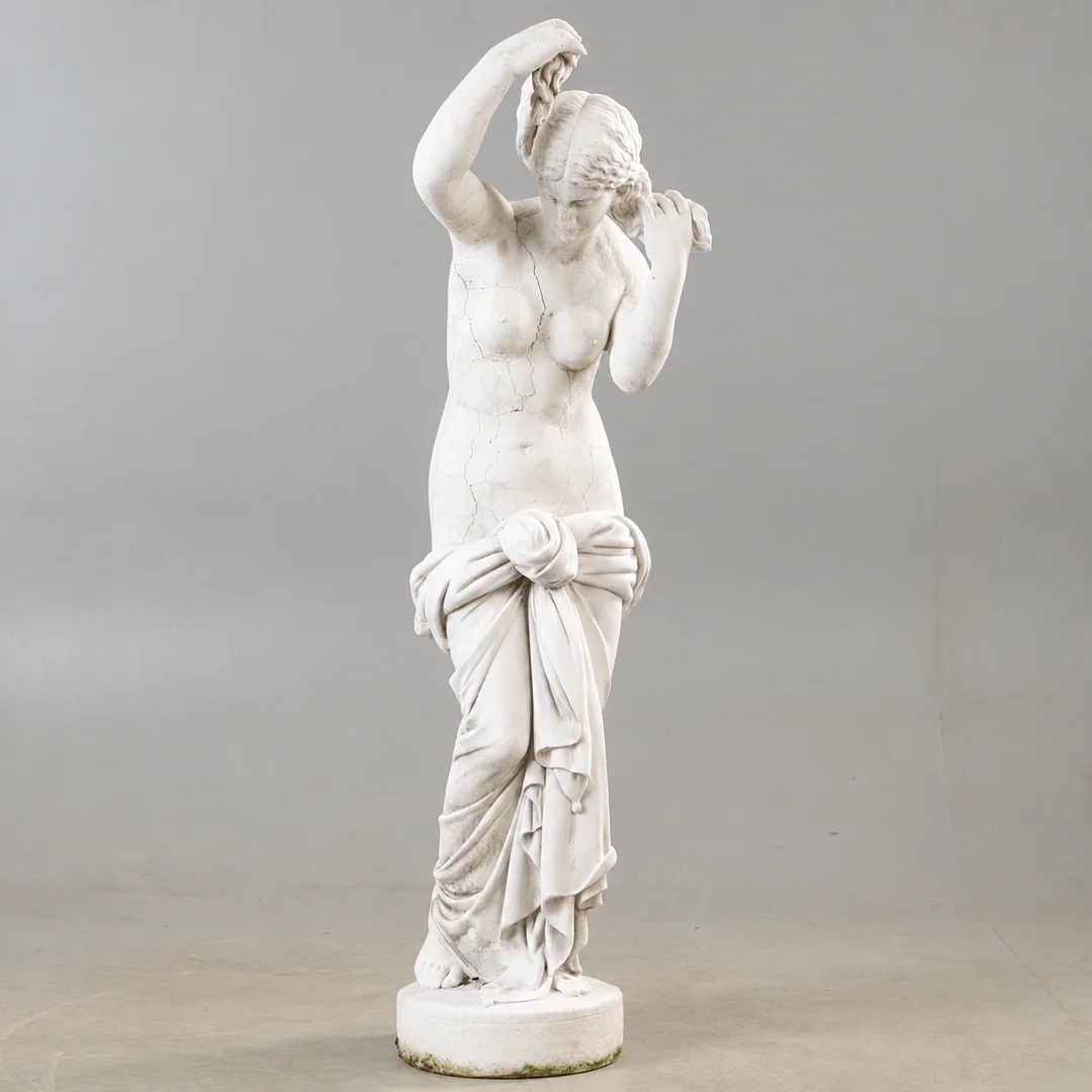 TRÄDGÅRDSSKULPTUR, "Venus", gjutmassa, 1900-tal. — Garden Sculptures & Urns — Helsingborgs Auktionskammare