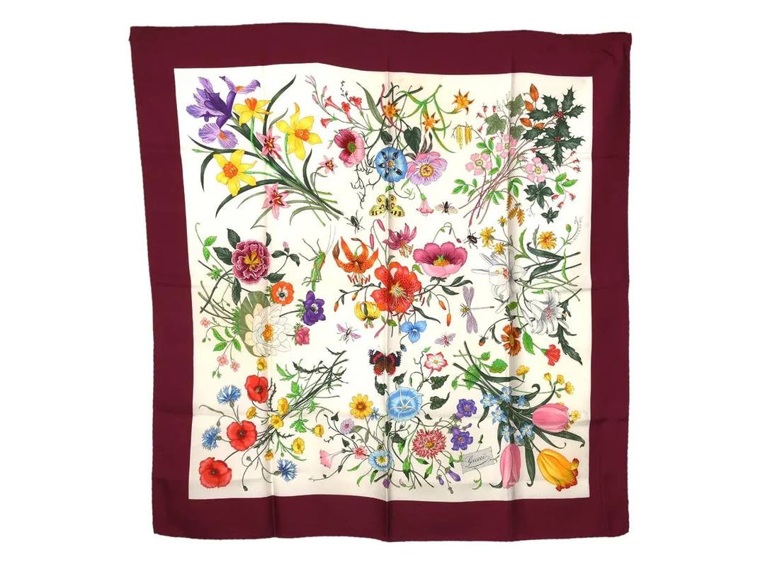 SCARF, GUCCI, V.Accornero, 100% siden, 84x87 cm, vinröd, vit, blå, grön. — Accessoarer/Scarves — Kaplans