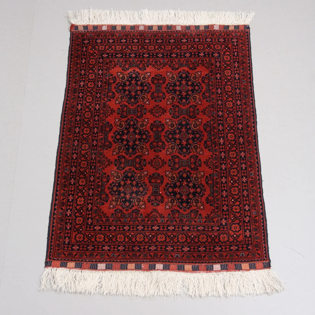 ORIENTALISK MATTA, Afghan, 138 x 102 cm. — Oriental Carpets & Textiles — Auktionshuset Thelin & Johansson