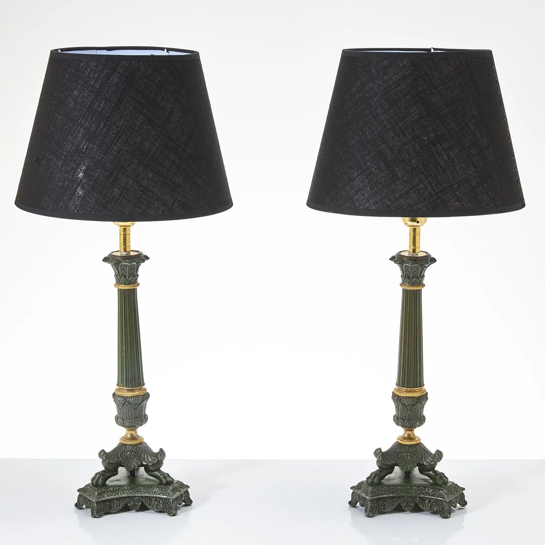 BORDSLAMPOR, ett par, Frankrike 1800-tal, förgylld brons och grönpatinerad zink. — Table Lamps — Stockholms Auktionsverk Magasin 5