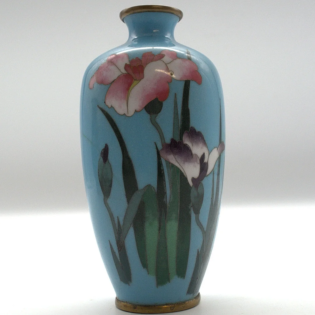 JAPANISCHE CLOISONNÉ-VASE, SHOWA-ZEIT, UM 1950–1970, 13 CM. — Cloisonné — Kunst- und Auktionshaus Kleinhenz