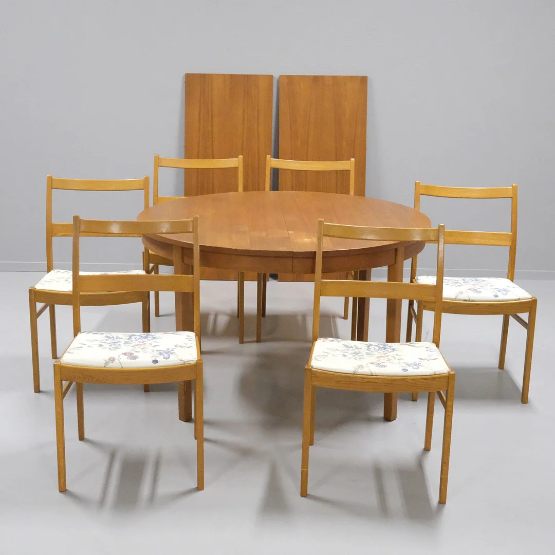 BERTIL FRIDHAGEN. MATSALSMÖBEL, BODAFORS, NIO DELAR. — Dining room furniture — Björnssons Auktionskammare