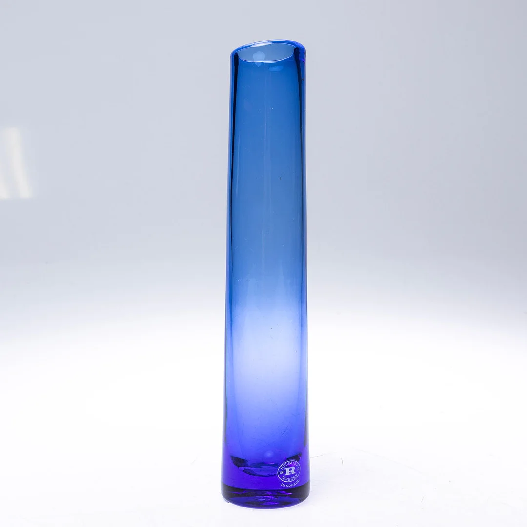 VAS, blå glasmassa, Reijmyre Glasbruk. — Art glass — Handelslagret Auktionsservice