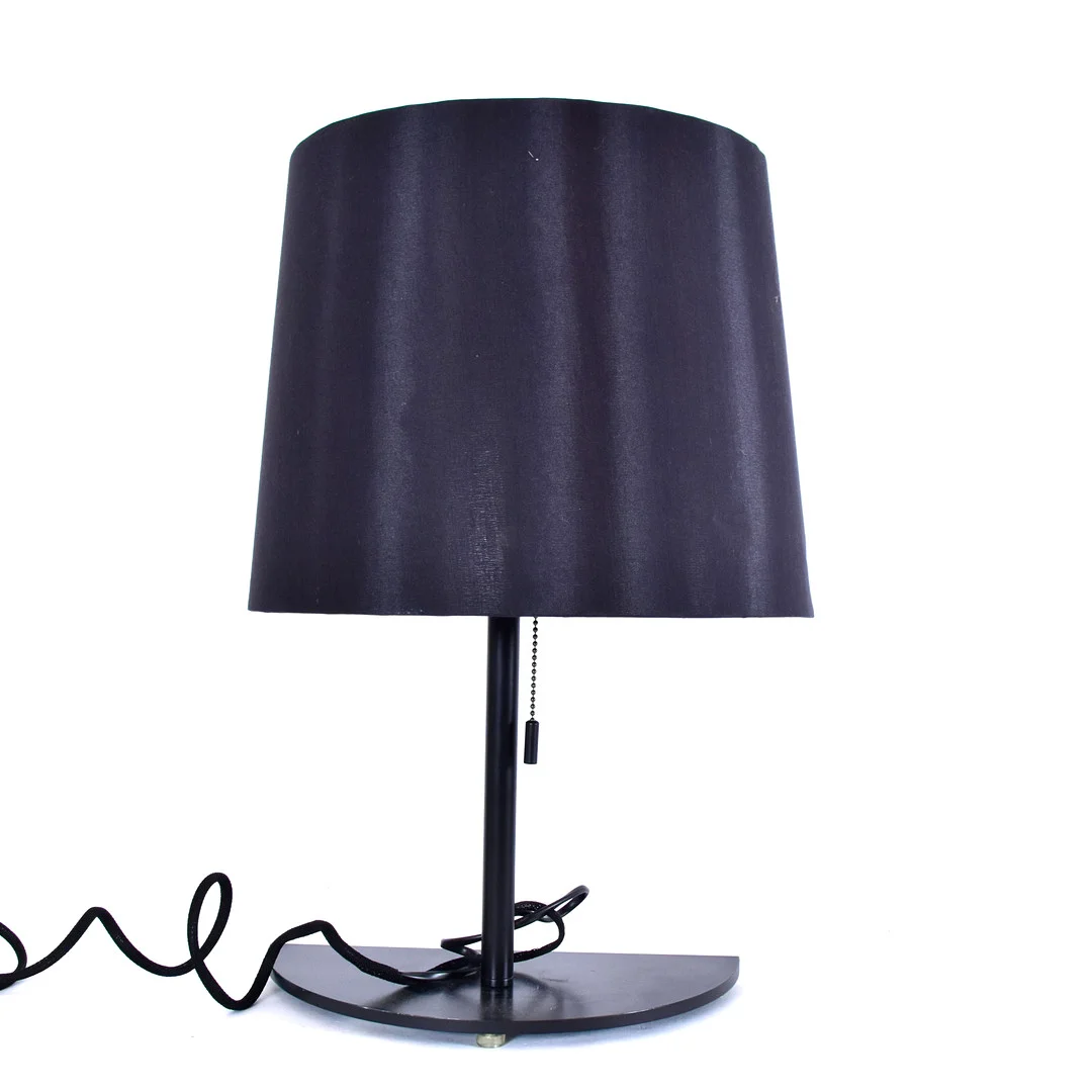 BORDSLAMPA, svartlackerad metall med svart textilskärm. — Table Lamps — Halmstads Auktionskammare