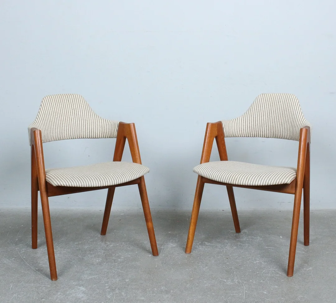 KAI KRISTIANSEN. Paar Armlehnstühle, Modell "Compass", Teak, Dänemark, 1960er. — Armchairs & Chairs — Stockholms Auktionsverk Düsseldorf/Neuss