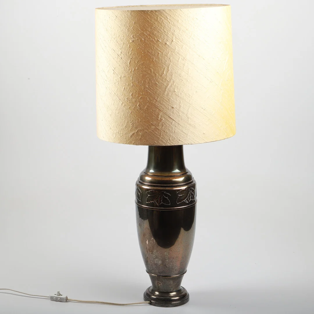 BORDSLAMPA, nysilver med textilskärm, 1900-tal. — Table Lamps — Helsingborgs Auktionskammare