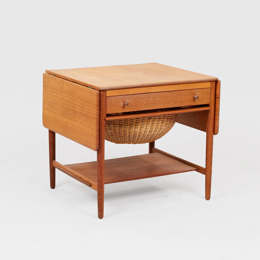 HANS J WEGNER. Andreas Tuck. Sybord af egetræ, model AT33. — Other — Palsgaard Kunstauktioner