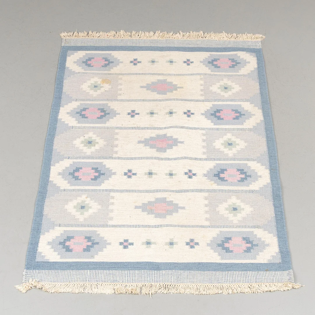 MATTA, rölakan, ca 196x145 cm. — European Carpets & Textiles — Garpenhus Auktioner