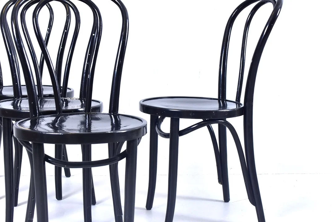 GILLIS LUNDGREN. Stolar, 6 st, "Ögla", böjträ, IKEA, 1900-talets andra hälft. — Armchairs & Chairs — Halmstads Auktionskammare