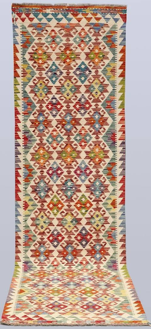 MATTA. Kelim klassisk design gallerimodell med dekor av toffsar, 289 x 80 cm. — Oriental Carpets & Textiles — Södermanlands Auktionsverk