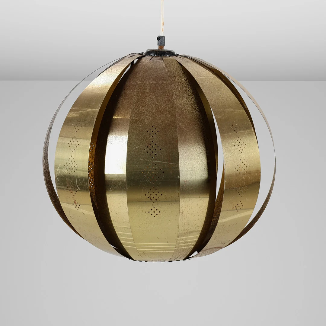 Loftslampe/pendel af messing med perforeringer, 1900-tallets anden halvdel. — Ceiling lights — Palsgaard Kunstauktioner