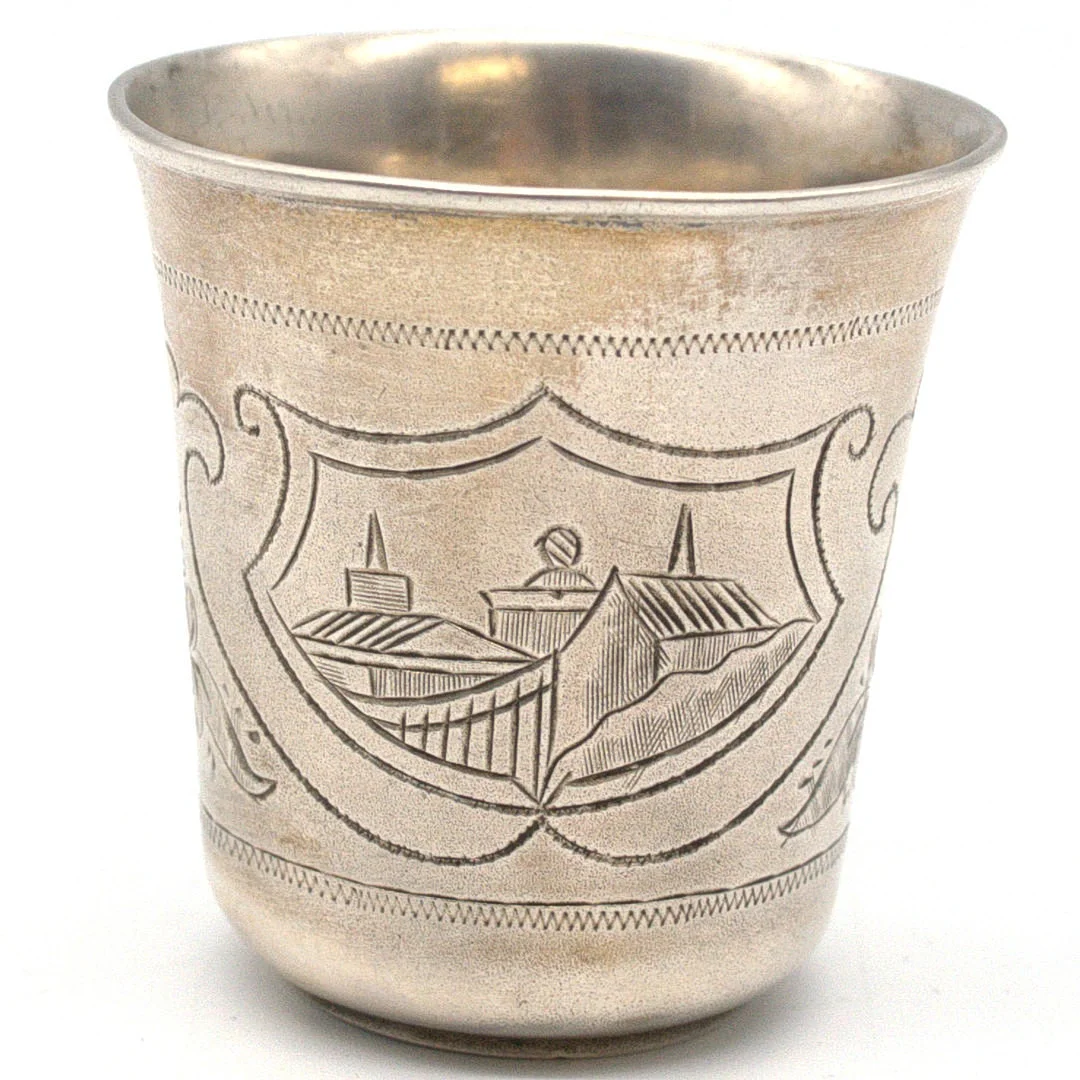 ANTIKER RUSSISCHER 875 SILBER/84 ZOLOTNIKI BECHER MIT AUFWENDIGER ZISELIERUNG MIT MEHREREN STADTANSICHTEN VON MOSKAU, MOSKAU UM CA. 1870. — Silver — Kunst- und Auktionshaus Kleinhenz