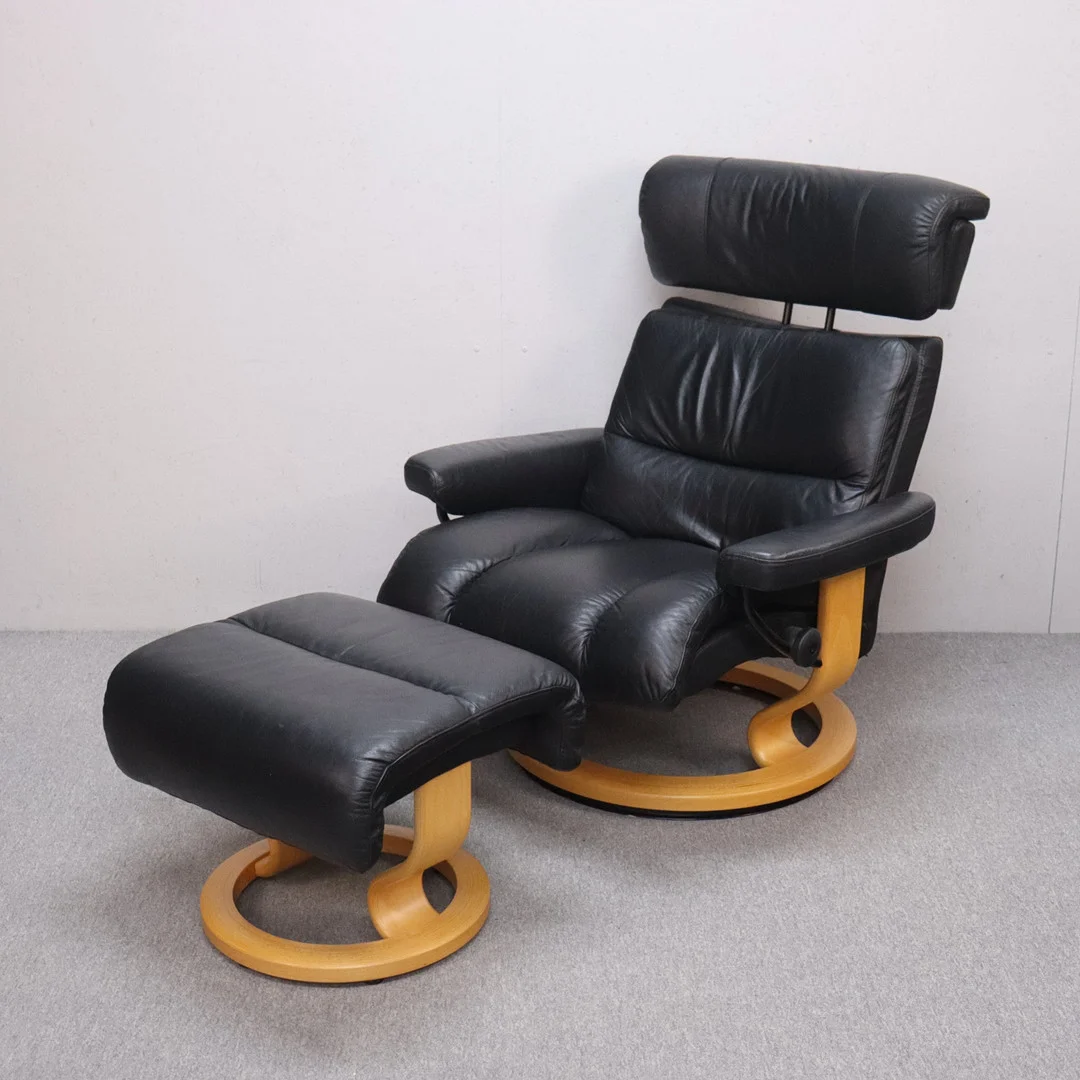 FÅTÖLJ MED FOTPALL, Stressless, Ekornes, Norge. — Armchairs & Chairs — Markus Auktioner