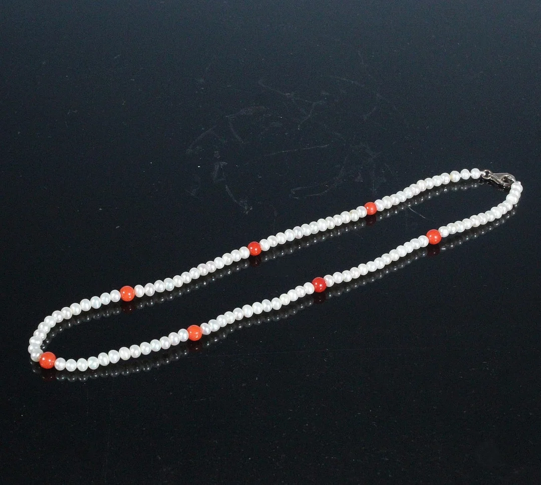 Süßwasserzuchtperlen-Collier mit Koralle. — Necklace — Stockholms Auktionsverk Düsseldorf/Neuss