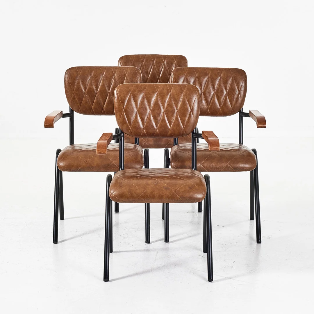 KARMSTOLAR. 4 st, fast stoppad rygg och sits, klädsel i skinn, stomme i svartlackerat metall, samtida. — Armchairs & Chairs — Stockholms Auktionsverk Magasin 5