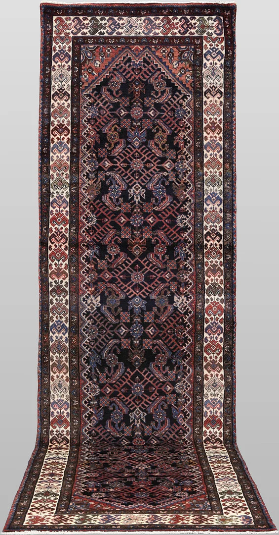 MATTA. Hamadan gallerimodell, 406 x 104 cm. — Oriental Carpets & Textiles — Södermanlands Auktionsverk