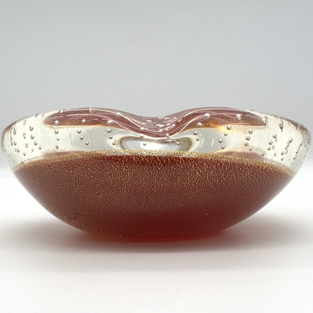 ARCHIMEDE SEGUSO. MURANO-GLASSCHALE, MIT GOLDSTAUB PANNELN UND LUFTEINSCHLÜSSEN ITALIEN, UM 1950. — Art glass — Kunst- und Auktionshaus Kleinhenz