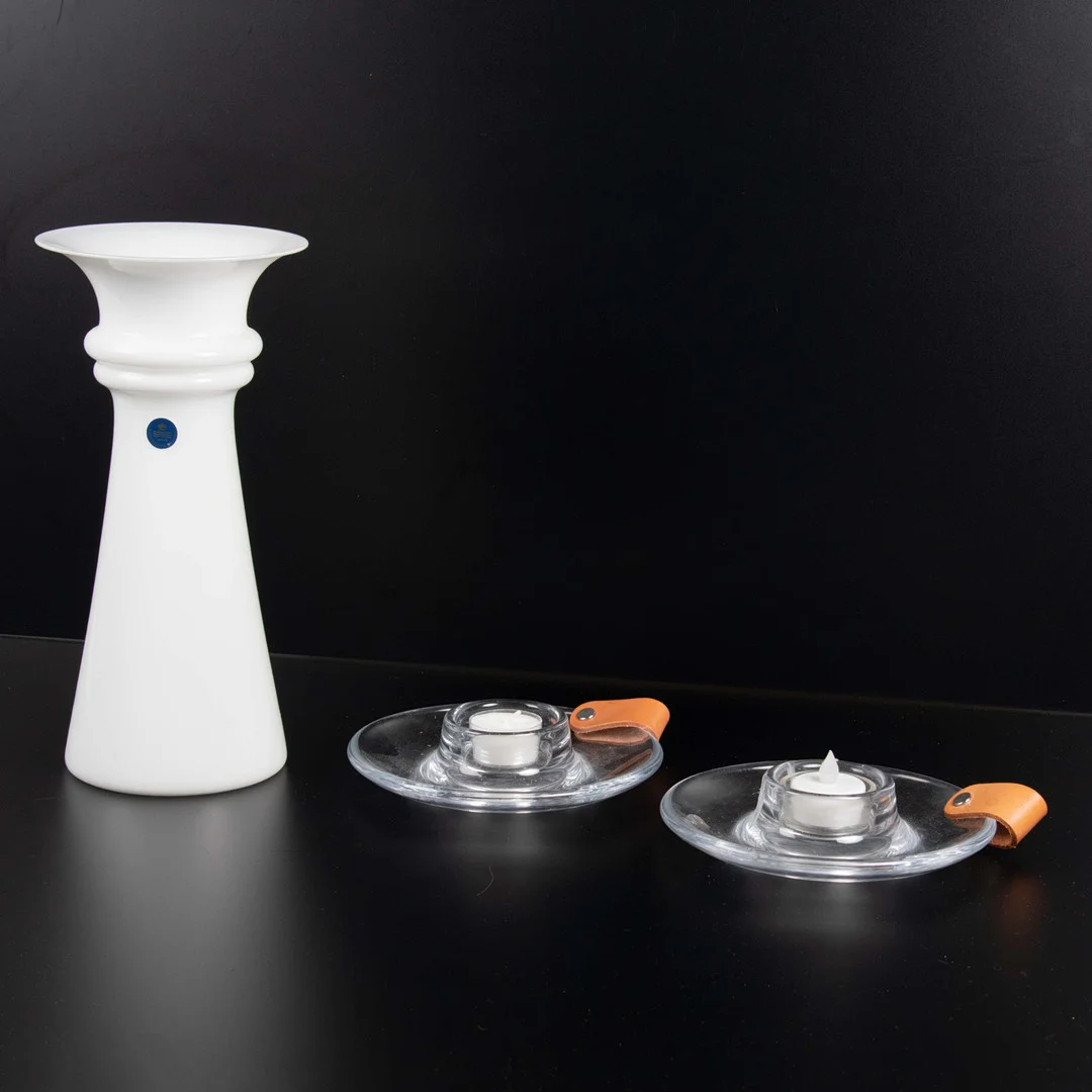 VAS OCH LJUSFAT, 3 delar, Royal Copenhagen samt Holmegaard, Danmark. — Art glass — Laholms Auktionskammare