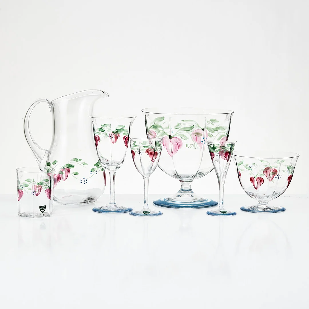 EVA ENGLUND. Glasservisdelar, 43 dlr., "Maja", handmålat glas, Orrefors. — Tableware — Stockholms Auktionsverk Magasin 5