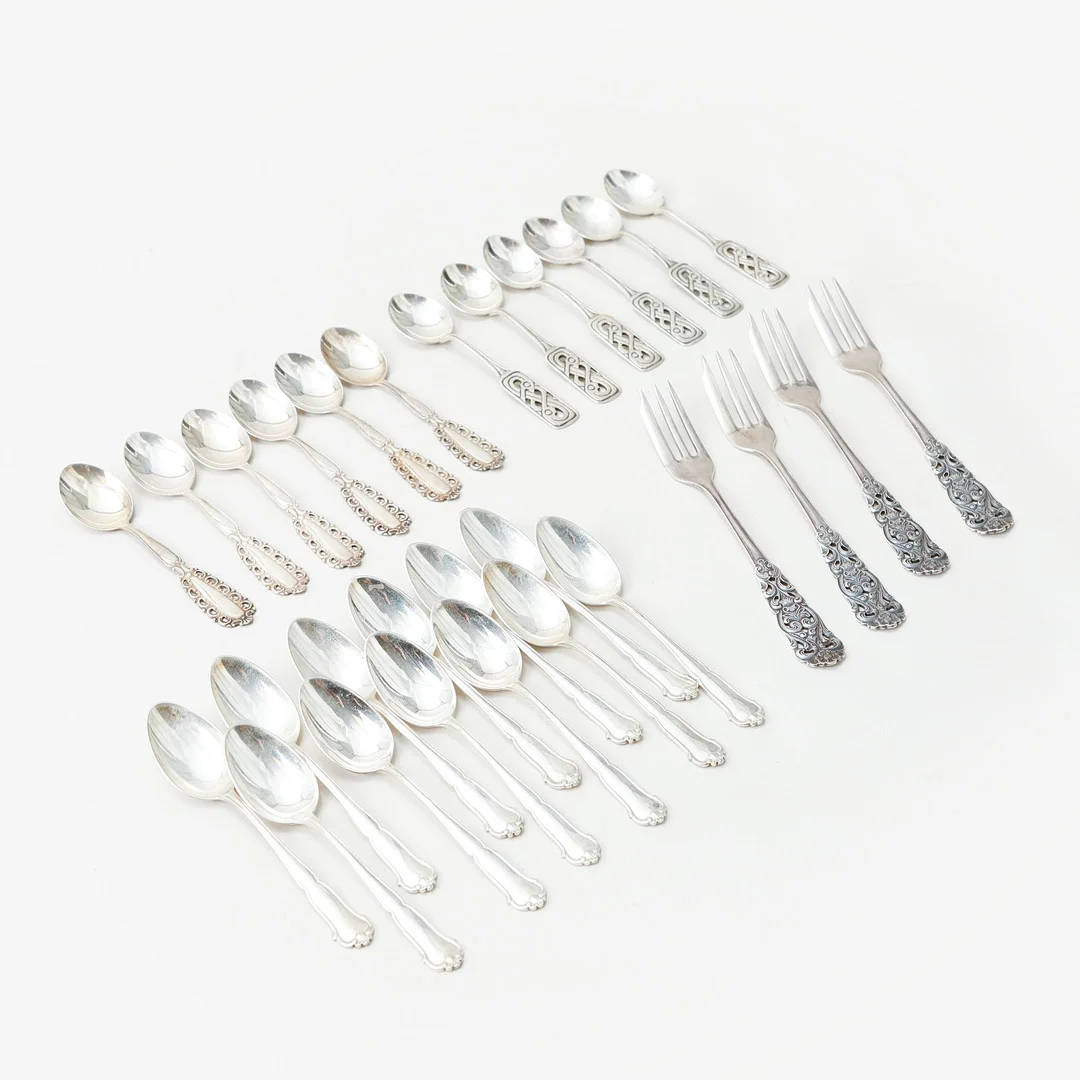 SILVERBESTICK, skedar och gafflar, totalvikt ca 310 gram. — Silver — Göteborgs Auktionsverk