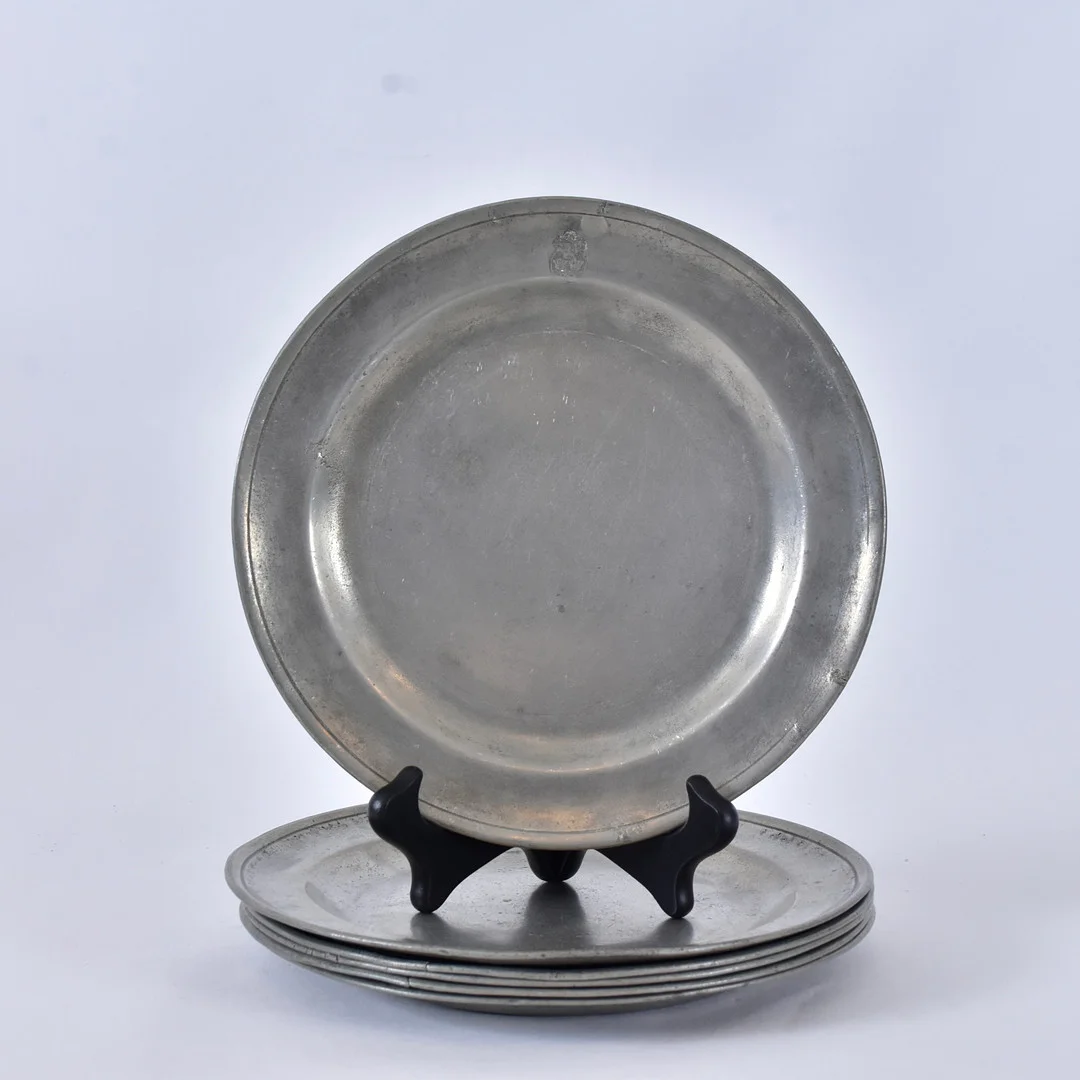 TALLRIKAR, 6 st tenn, 1700-tal. — Pewter, Brass & Copper — Halmstads Auktionskammare