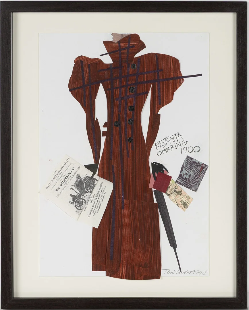 TONIE LEWENHAUPT (FÖDD 1937). "Reskappa omkring 1900", collage, signerad och daterad 2018. Den särskilda reskappan med sina underfundiga fickor, knapprader och tuffa rutor växte i popularitet med resandets möjligheter och järnvägsnätets utbredning kring 1900. — Other — Stockholms Auktionsverk Helsingborg