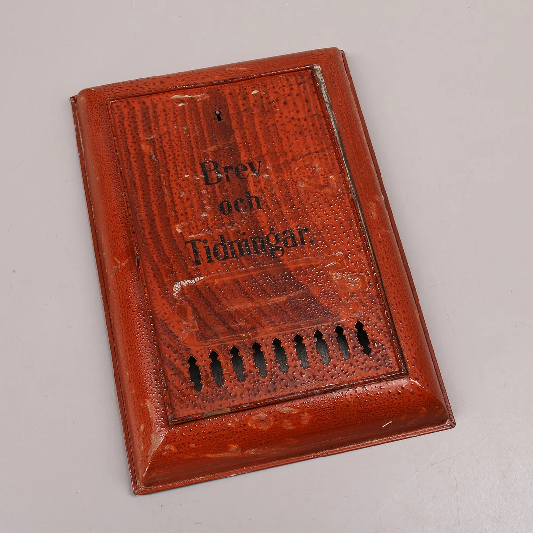 BREVLÅDA, "Brev och Tidningar", plåt, 1900-talets första hälft. — Other collectables — Växjö Auktionskammare