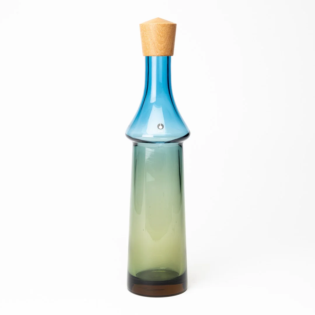 GÖRAN WÄRFF. Flaska, "Tropico", glas, etikettmärkt, Pukeberg, 1960-tal. — Utility glass — Auktionshuset Kolonn