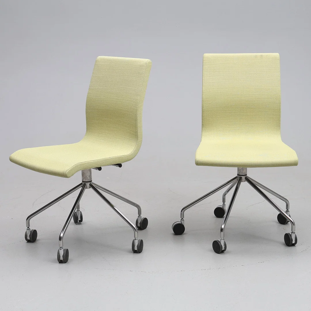 STOLAR. 2 st, hjul, snurrbar. — Armchairs & Chairs — Gomér & Andersson Jönköping