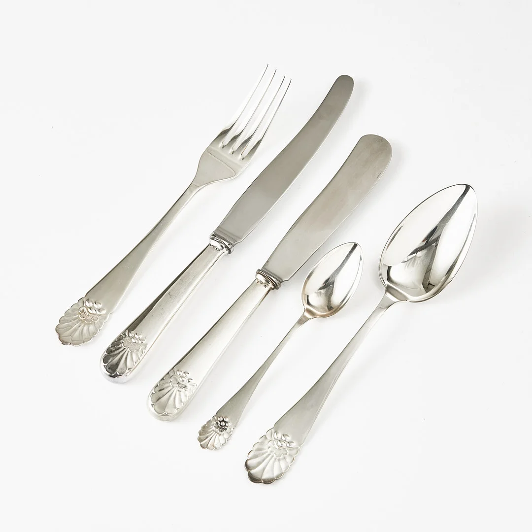 BESTICK, 44 dlr., silver, MGAB, Uppsala, 1900-talets mitt, modell "Snäck". — Silver — Stockholms Auktionsverk Magasin 5