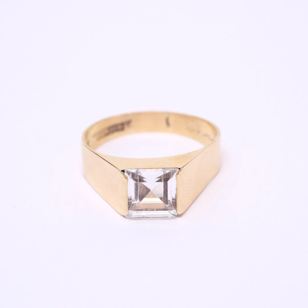RING MED STEN, 18K GULD. — Rings — Björnssons Auktionskammare