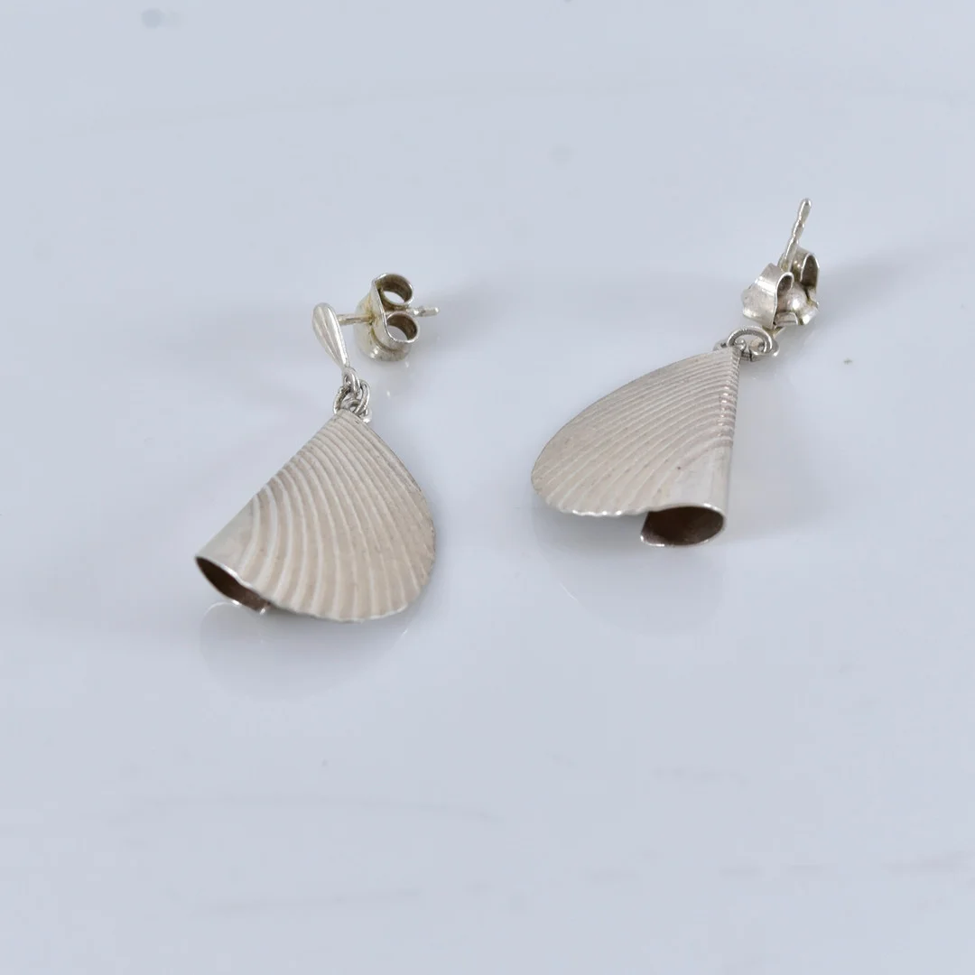 ÖRHÄNGEN, ett par, silver. — Earrings — Halmstads Auktionskammare