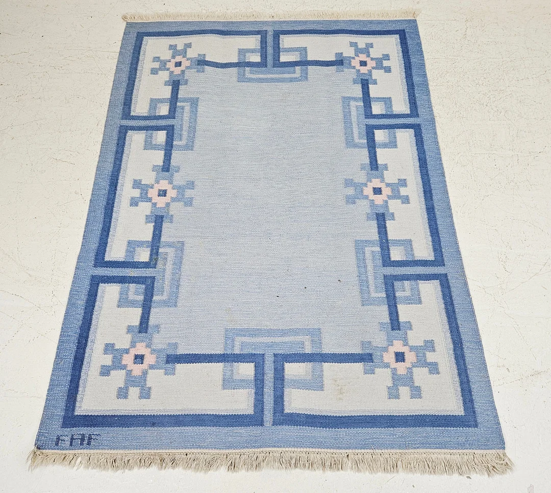 MATTA, röllakan, signerad FAF, ca. 195x139 cm. — European Carpets & Textiles — Auktionshuset Thörner & Ek