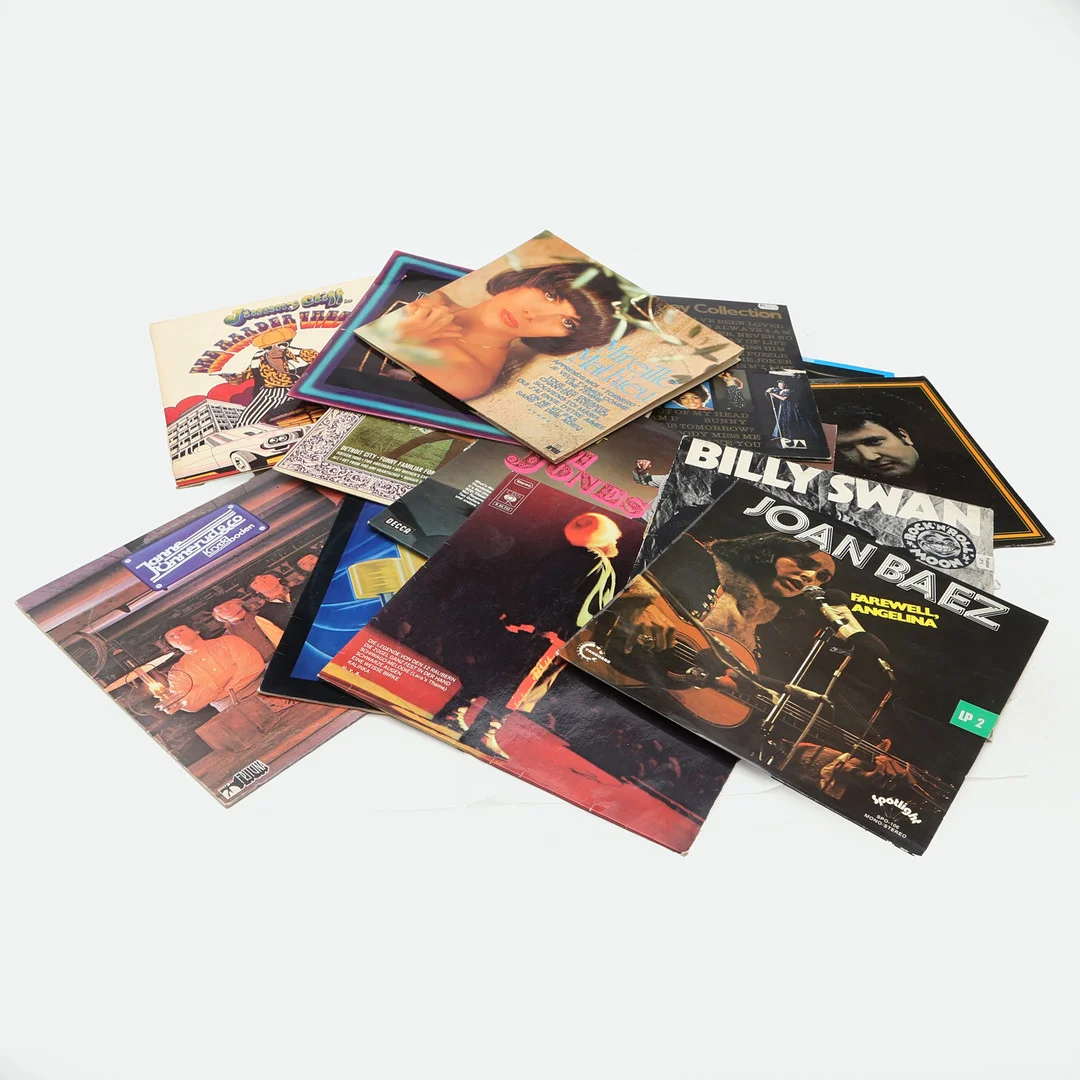 LP-SKIVOR, i låda, bland annat country. — Miscellaneous — Kalmar Auktionsverk