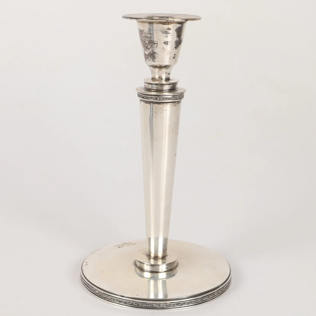 ERIC RÅSTRÖM. Ljusstake, silver, Råströms Silver- och Nysilverfabrik, 1942. — Silver — Helsingborgs Auktionskammare