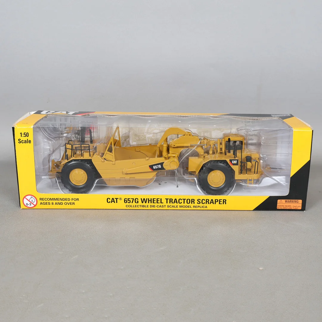 A NORSCOT DIE CAST CAT 657G WHEEL TRACTOR SCRAPER. — Model cars — Bishop & Miller