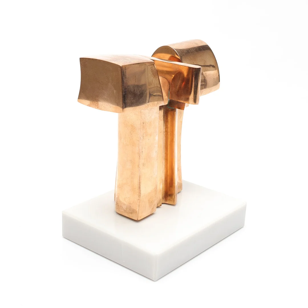 JOSÉ LUIS SANCHEZ. skulptur, polerad brons, signerad JL Sanchez, numrerad 1000/469, monterad på stensockel. — Sculptures & Bronzes — Gomér & Andersson Linköping