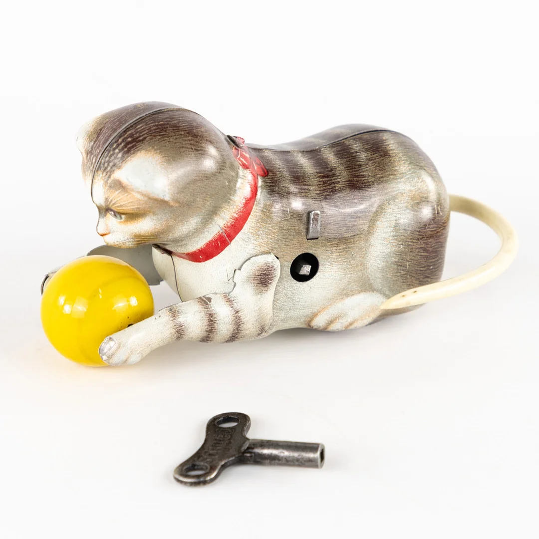 PLÅTLEKSAK. Katt, urverksdriven, ca 1900-talets mitt, Tyskland. — Toys — Karljohan Auktioner
